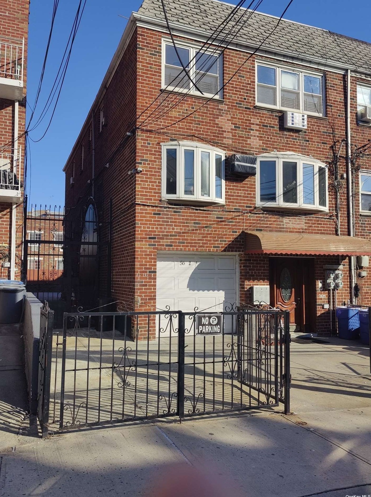 5621 Van Cleef St, Flushing, NY 11368