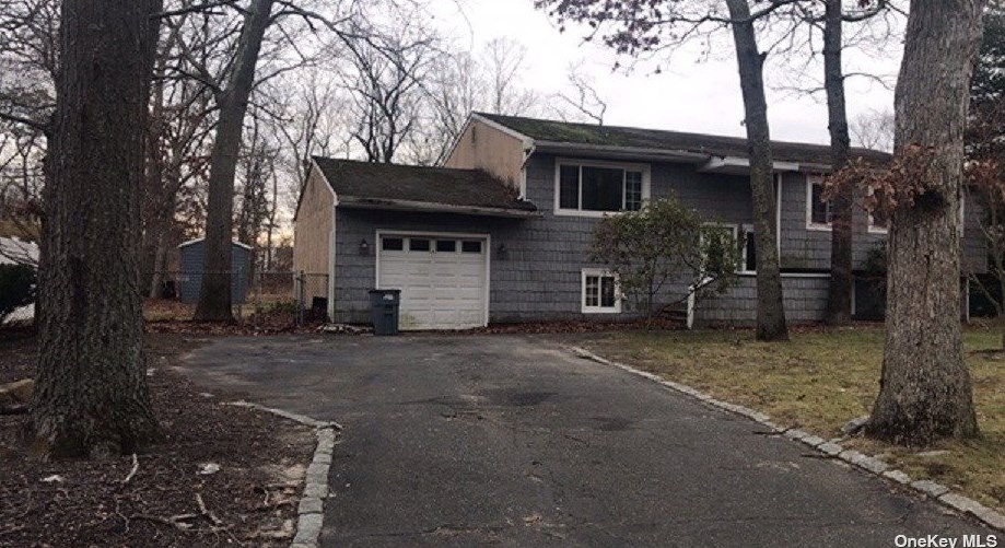 133 Trout Brook Ln, Northampton, NY 11901