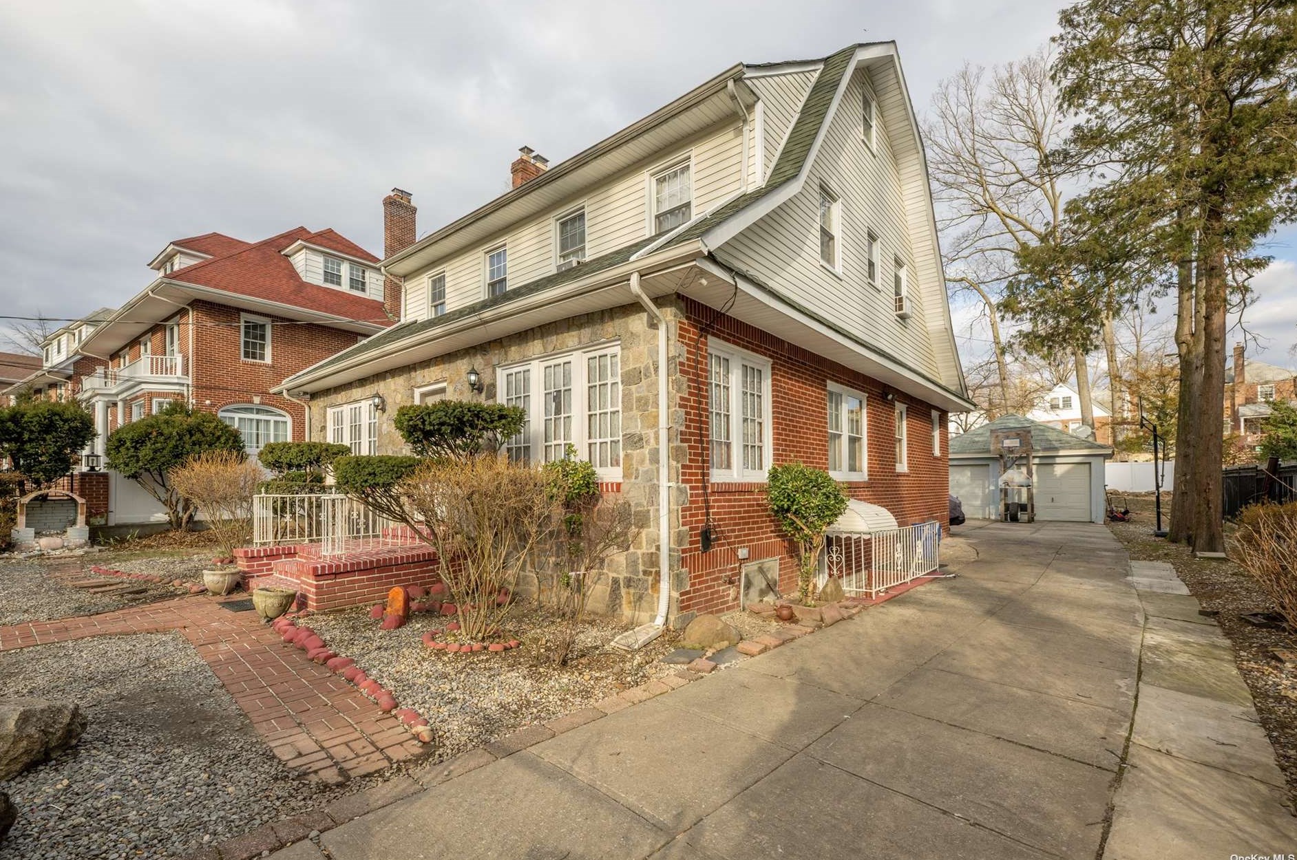 86-51 Midland Pkwy, Jamaica, NY 11432