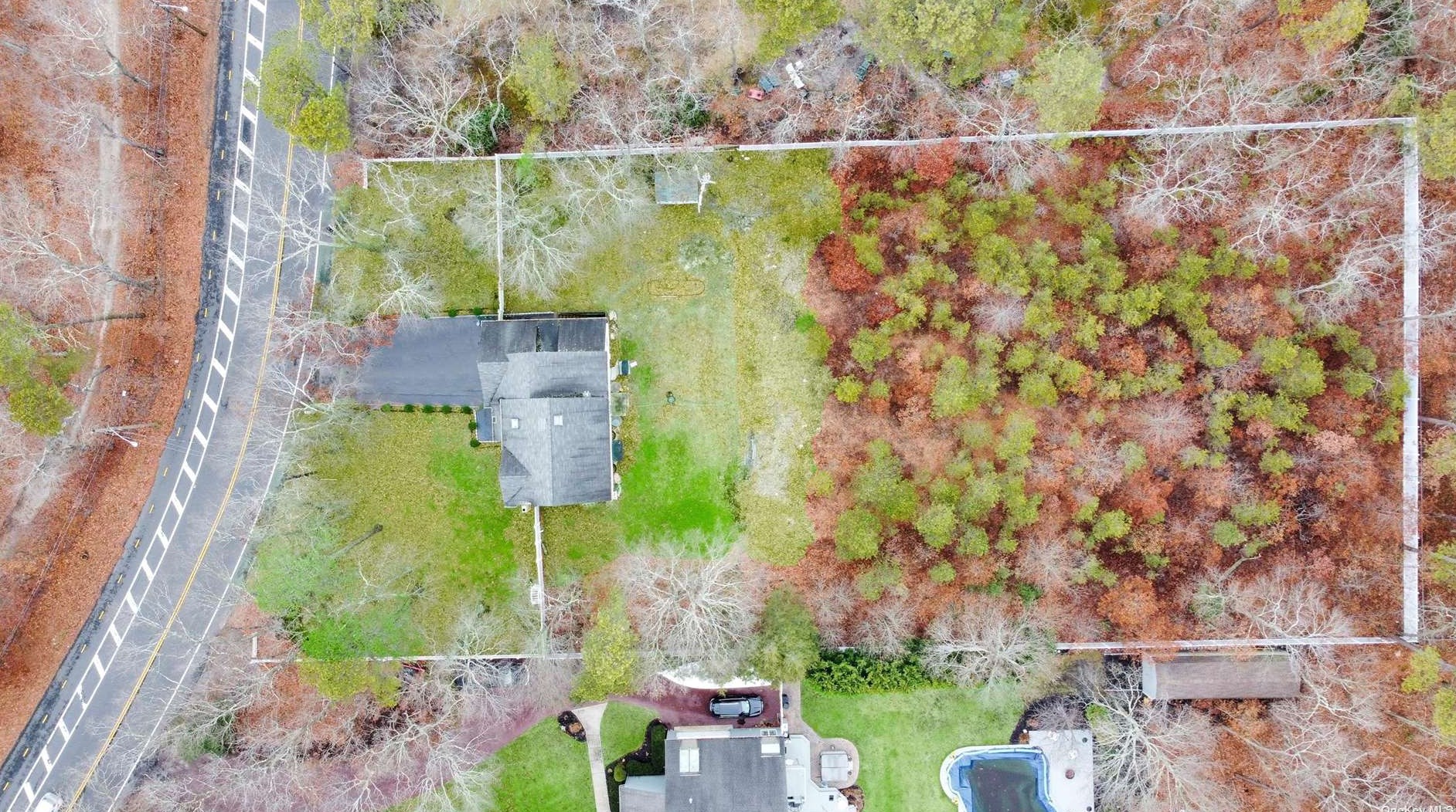 160 River Rd, Smith Point, NY 11967-1510