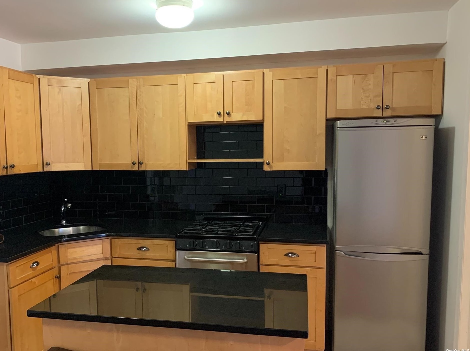 129 Beach 118th St Apt 2d, Far Rockaway, NY