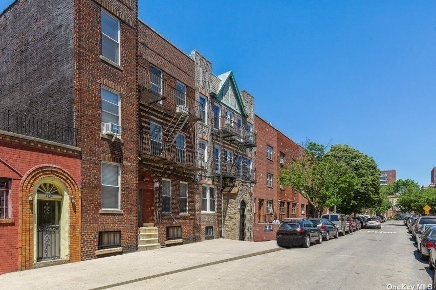 41-32 53rd St, Flushing NY 11377-4233 exterior