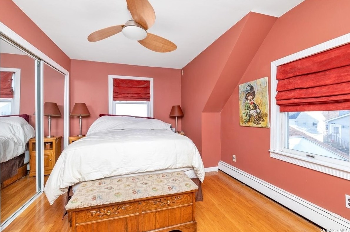 24 Grattan St, New Hyde Park, NY 11040