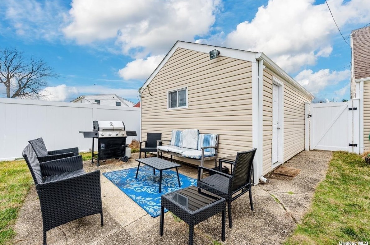 42 Clay Ln, Plainedge NY  11756-4807 exterior