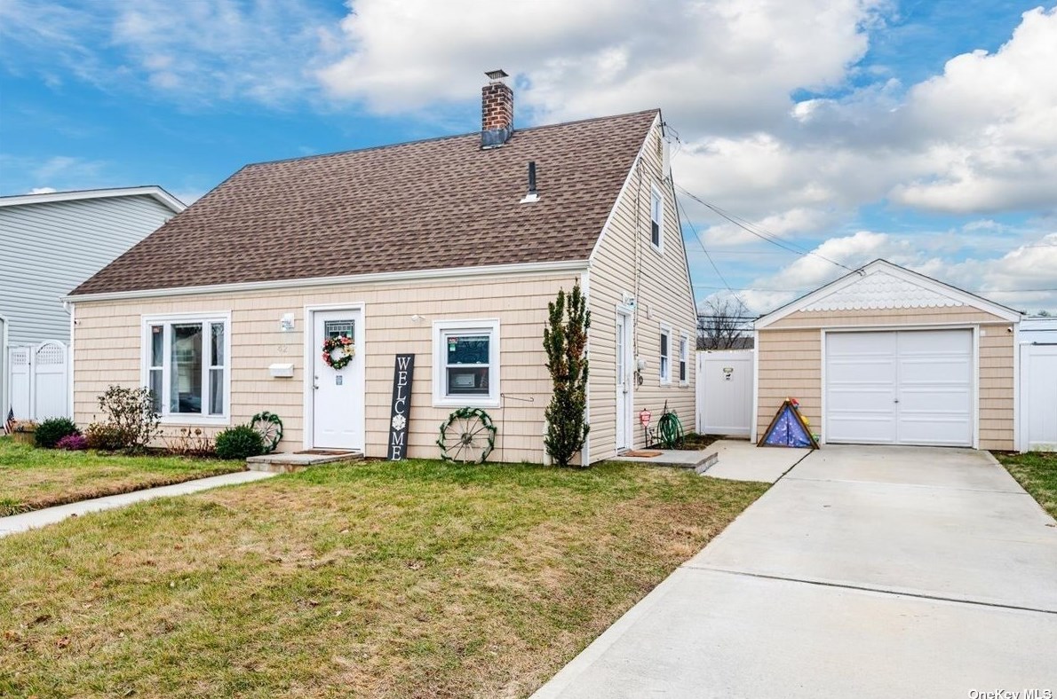 42 Clay Ln, Plainedge, NY 11756-4807