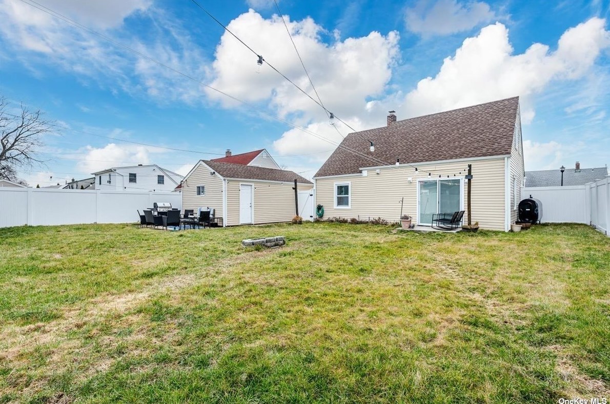 42 Clay Ln, Plainedge NY  11756-4807 exterior