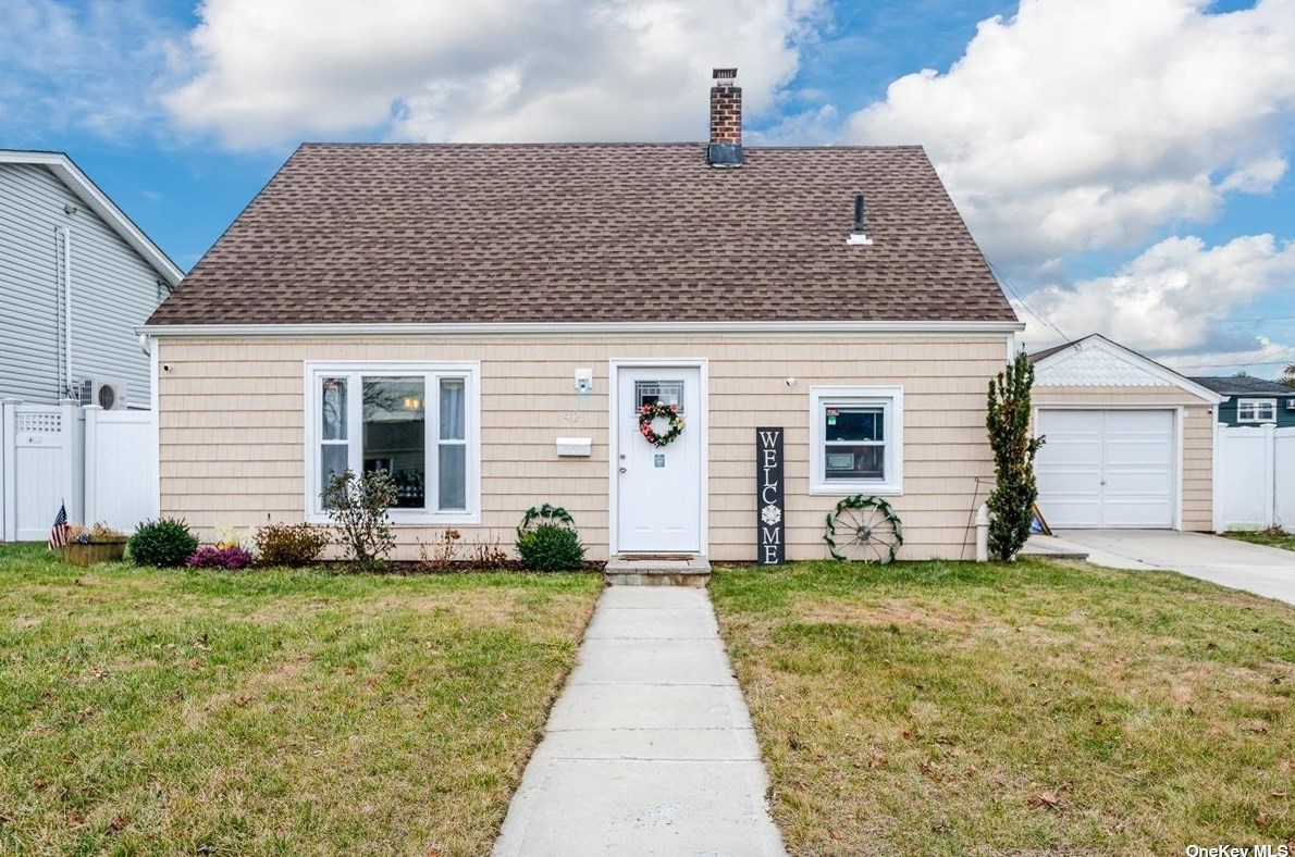 42 Clay Ln, Plainedge NY  11756-4807 exterior