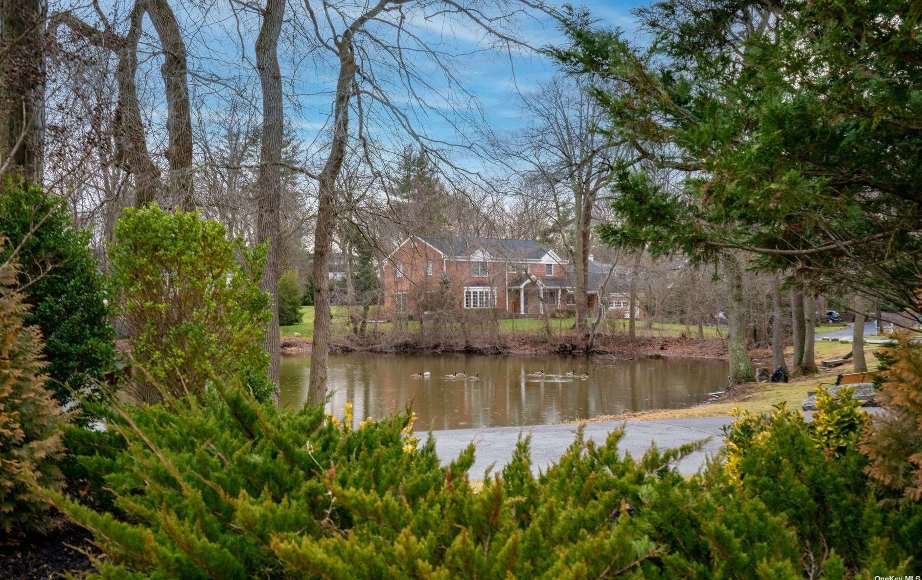 29 The Maples, East Hills NY  11576-1921 exterior