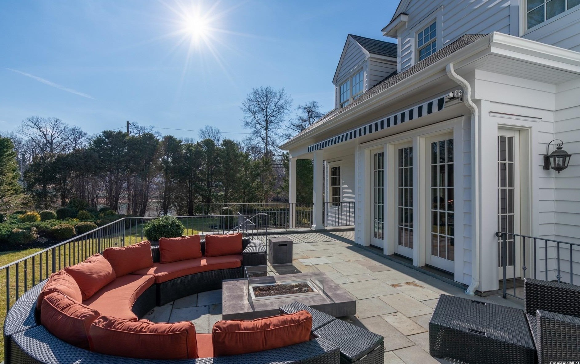 29 The Maples, East Hills NY  11576-1921 exterior