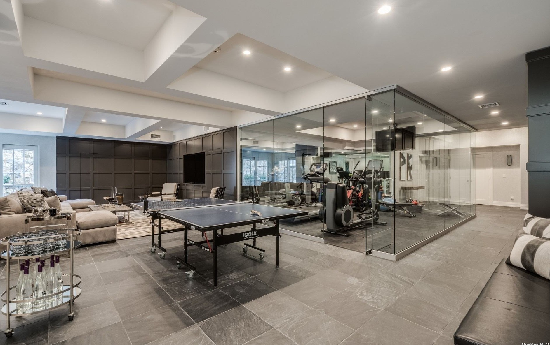 29 The Maples, East Hills NY  11576-1921 exterior