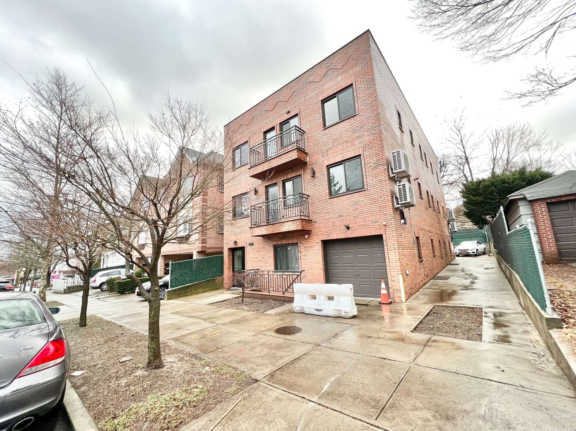 3616 170th St, Flushing, NY 11358-2204