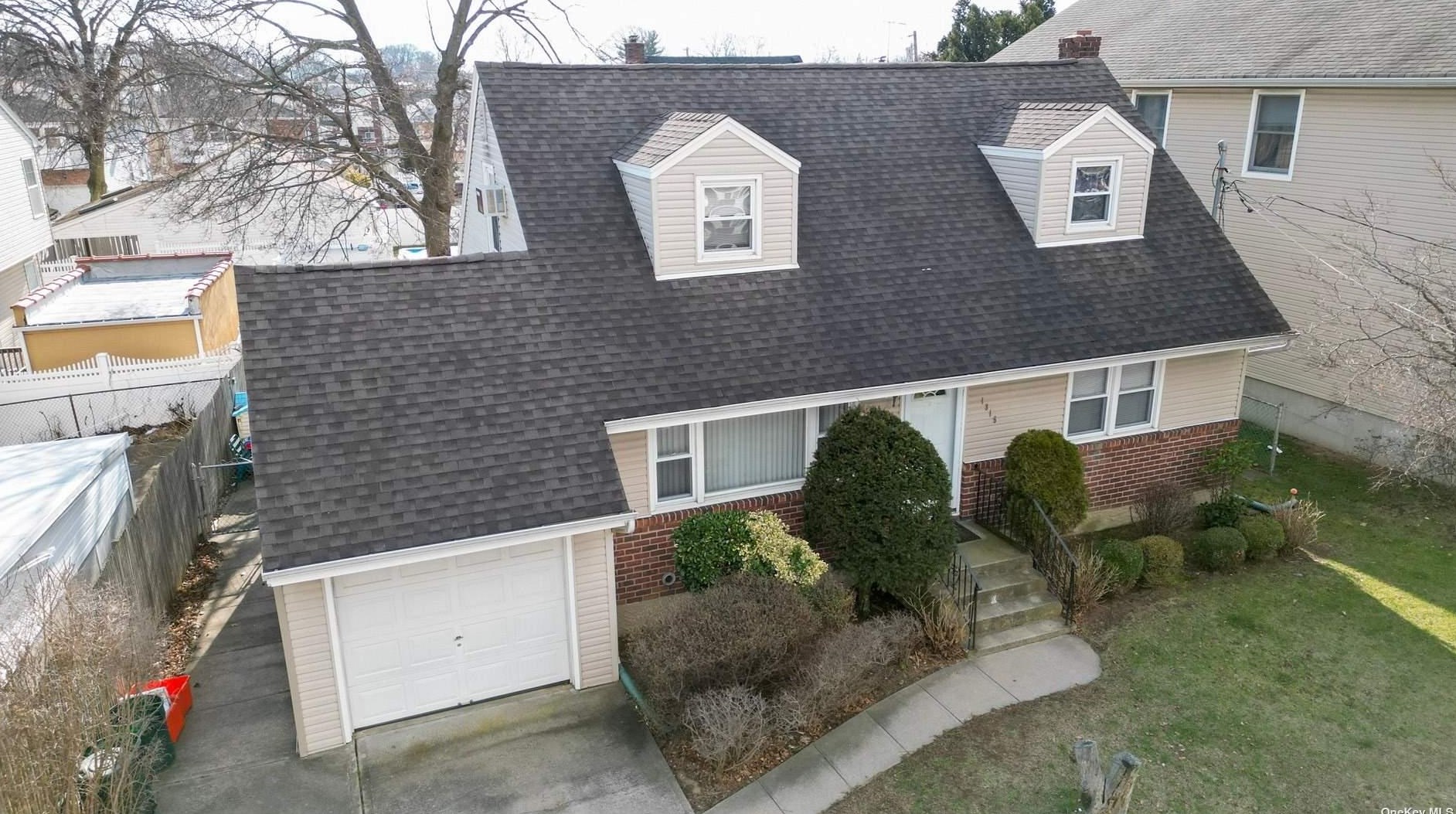 1315 Collier Ave, Floral Park, NY 11003