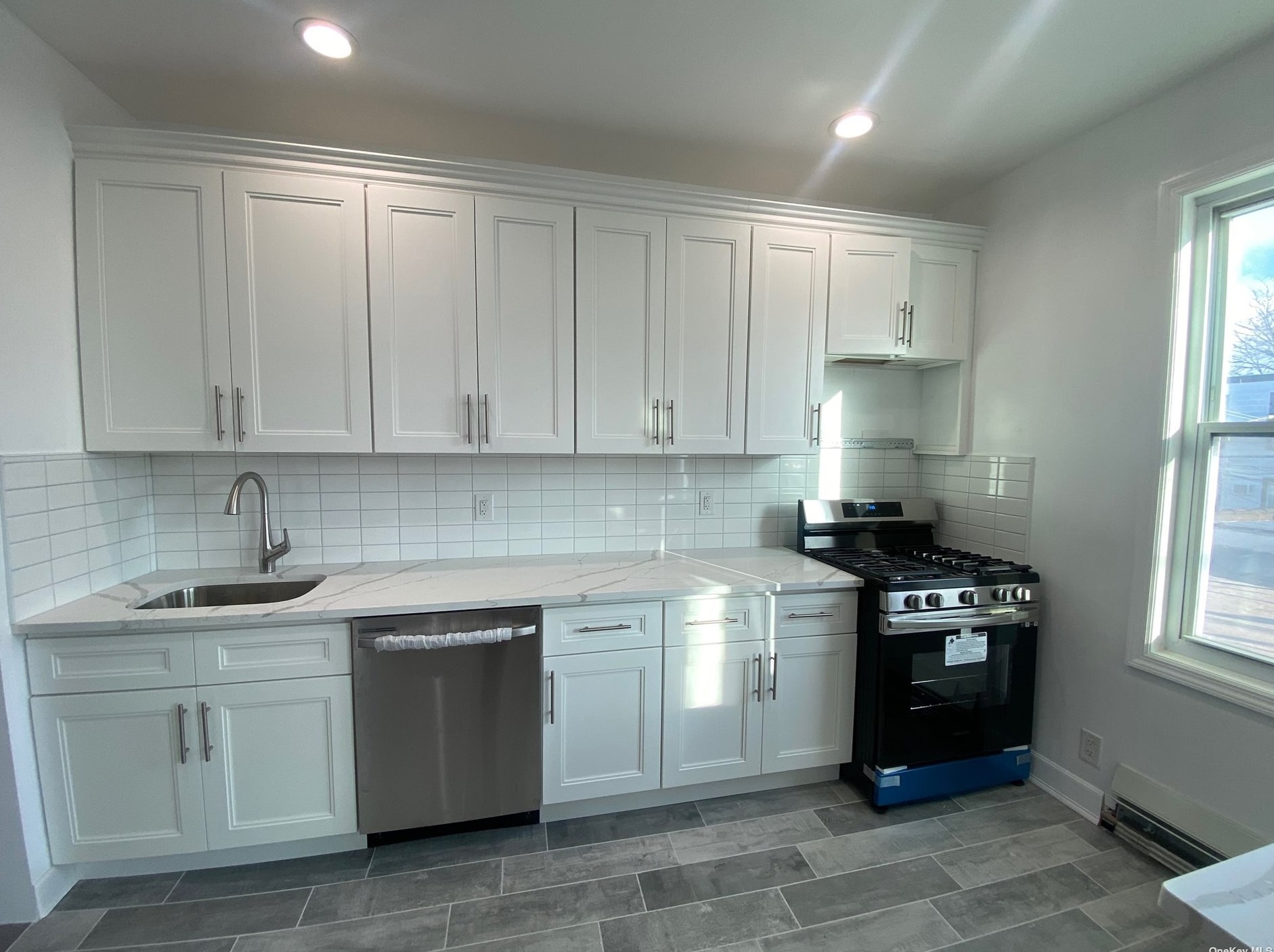 71-27 69th St, Flushing NY  11377-1231 exterior