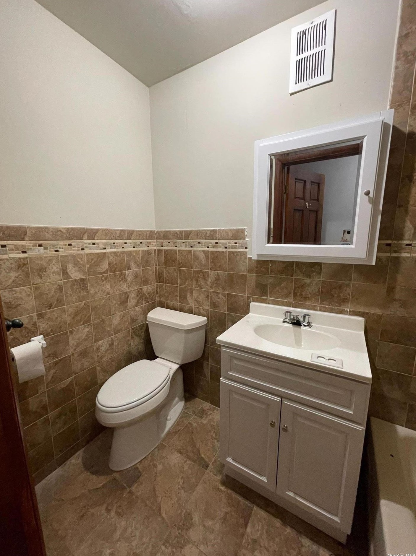 1877 Woodbine St, Flushing, NY 11385