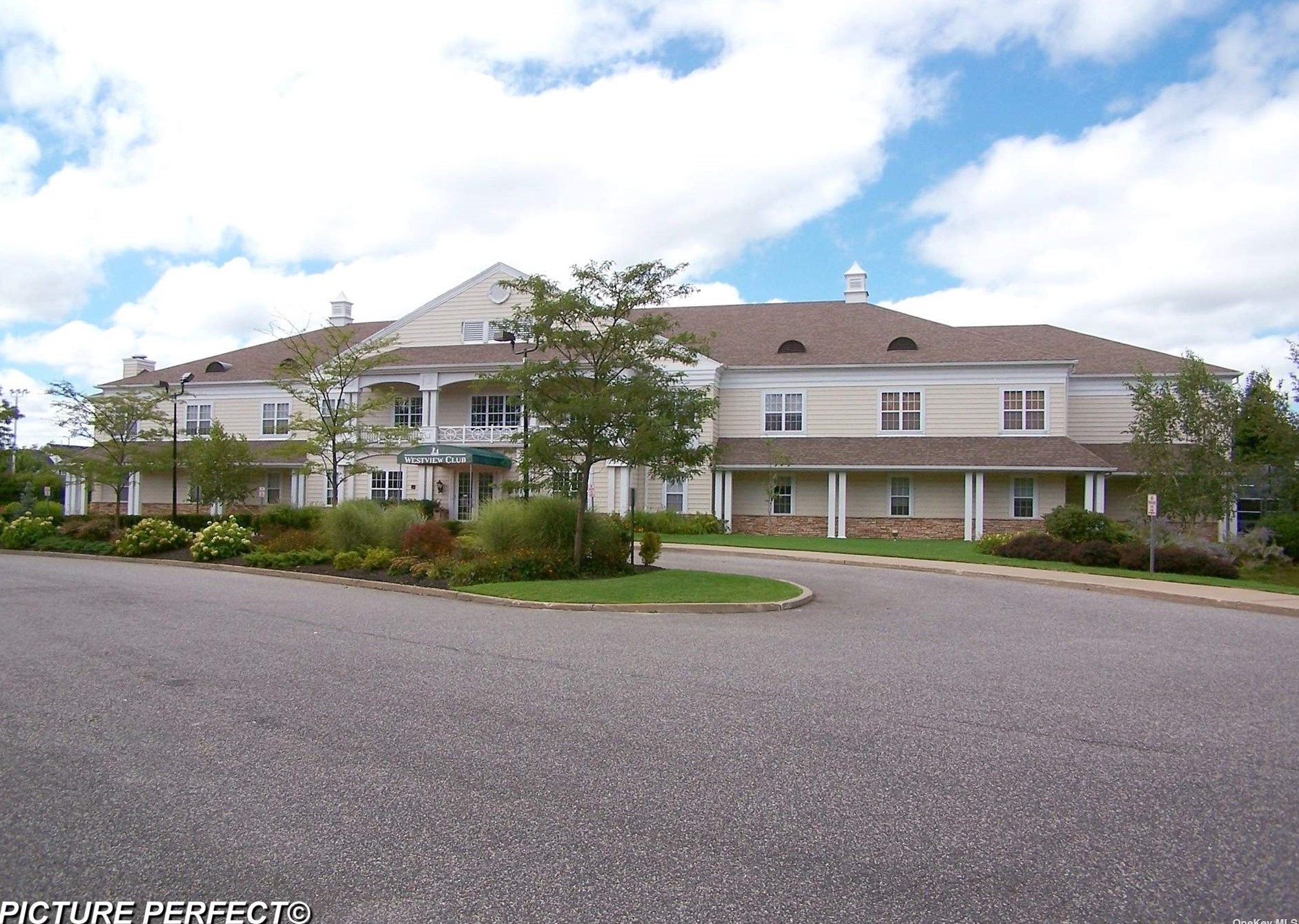 4 Marisa Dr, Middle Island NY  11953-2655 exterior