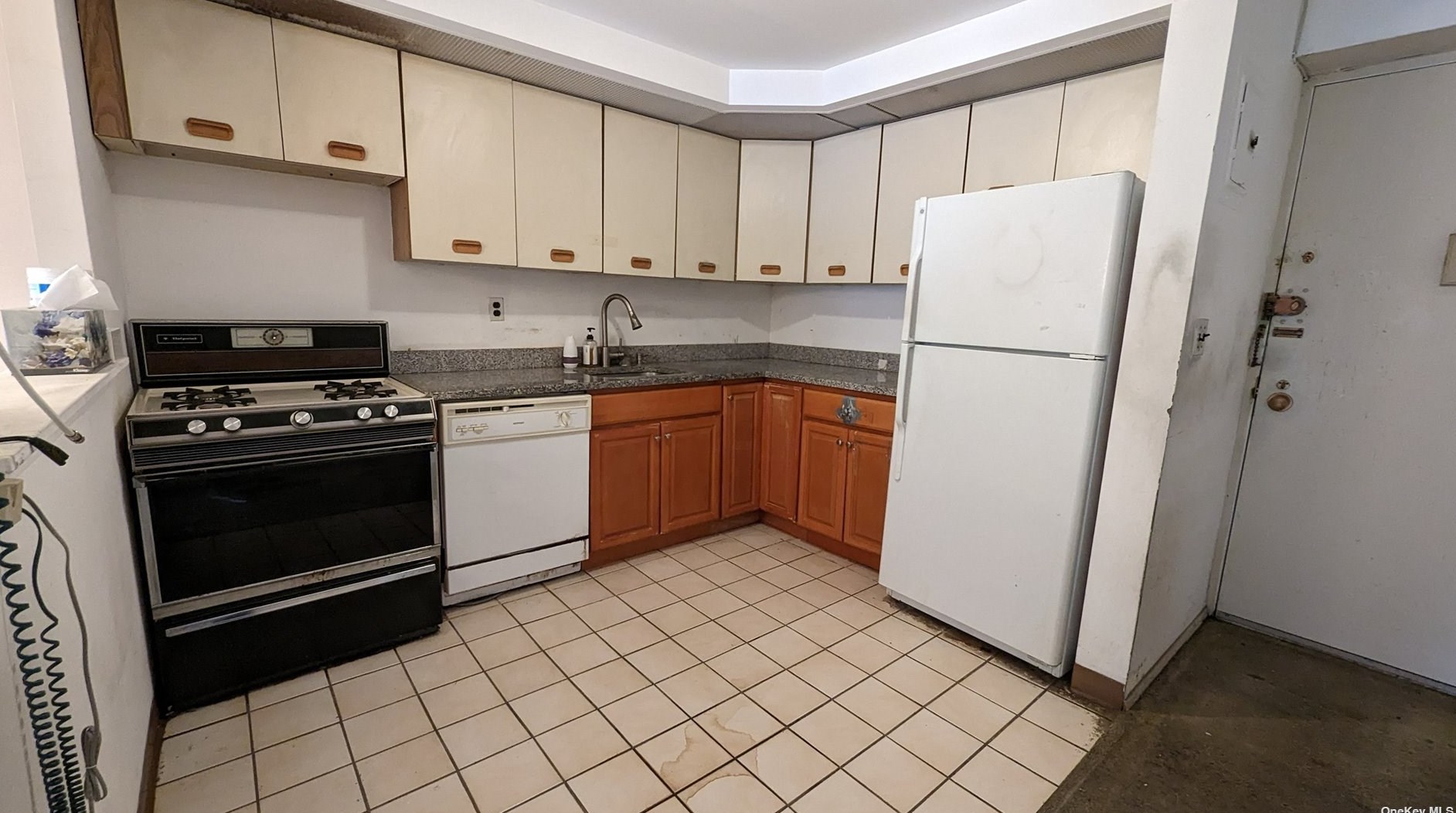 38-08 147th St, Flushing, NY 11354-1712