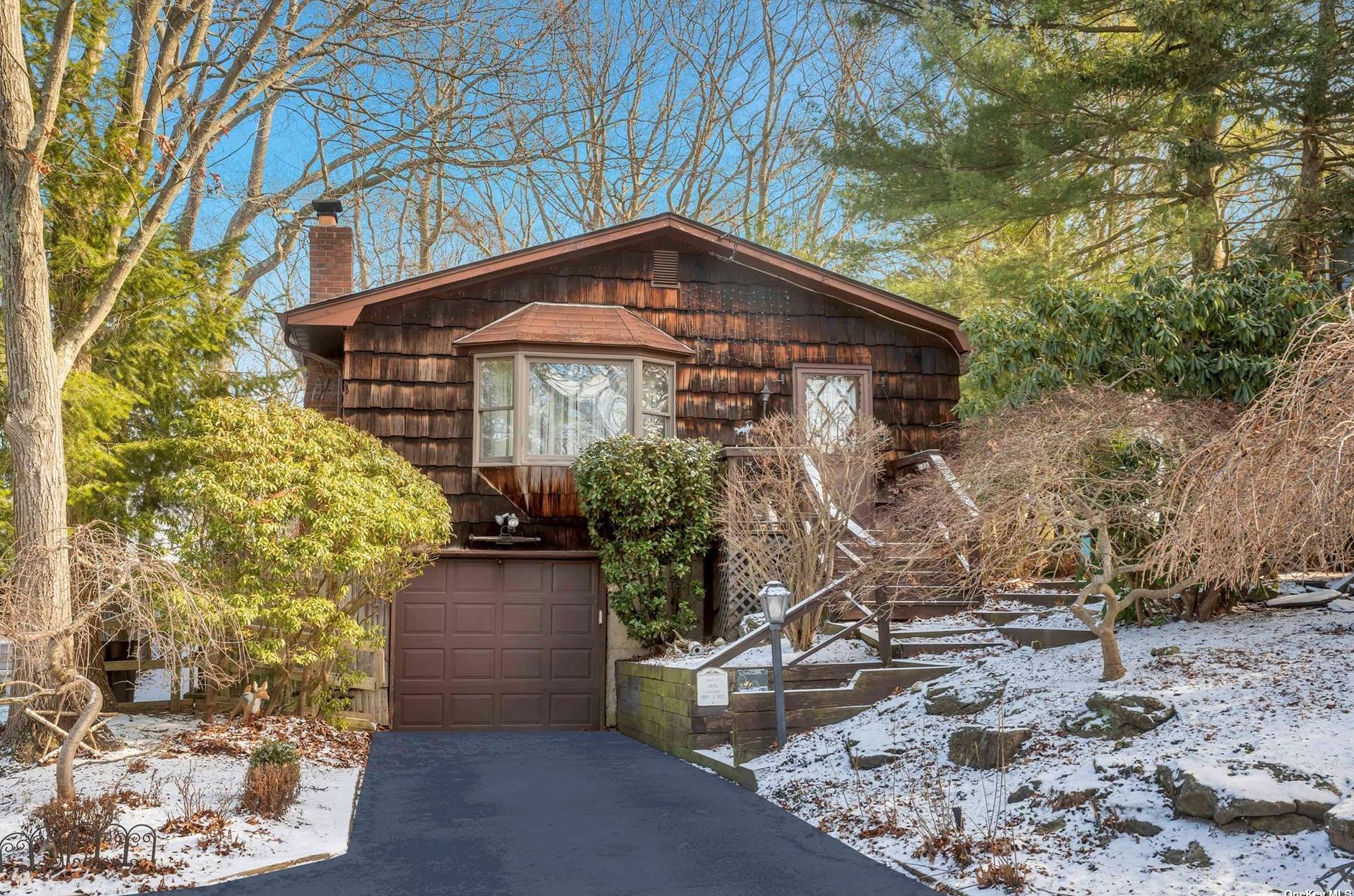 21 Woodvale Ave, San Remo, NY 11754