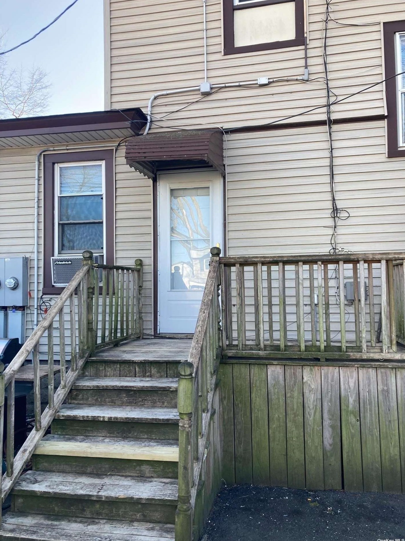 273 S Main St #9, Freeport, NY 11520