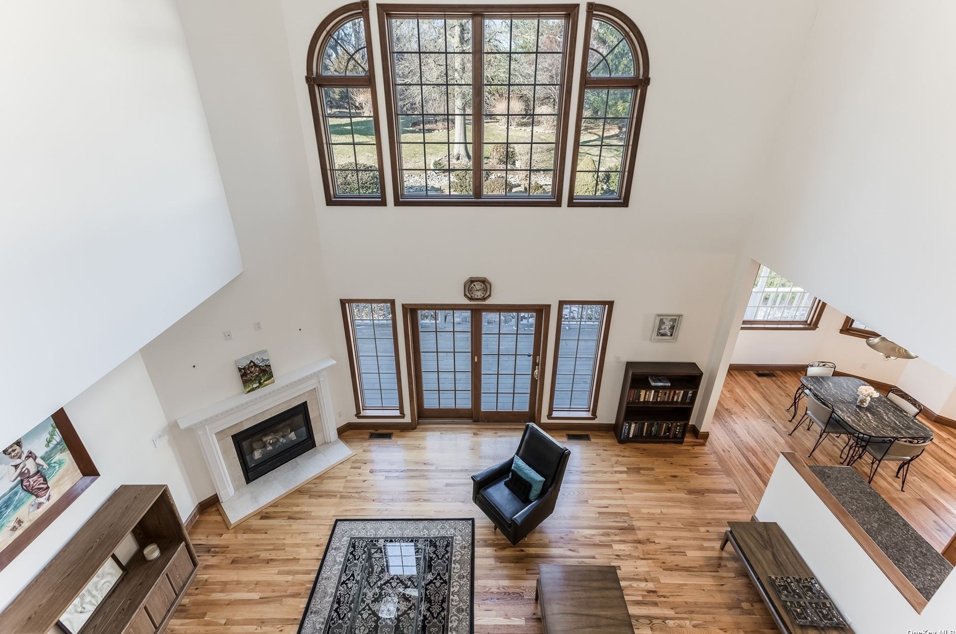 8 Trafalgar Ct, Hunt NY  11743-3989 exterior