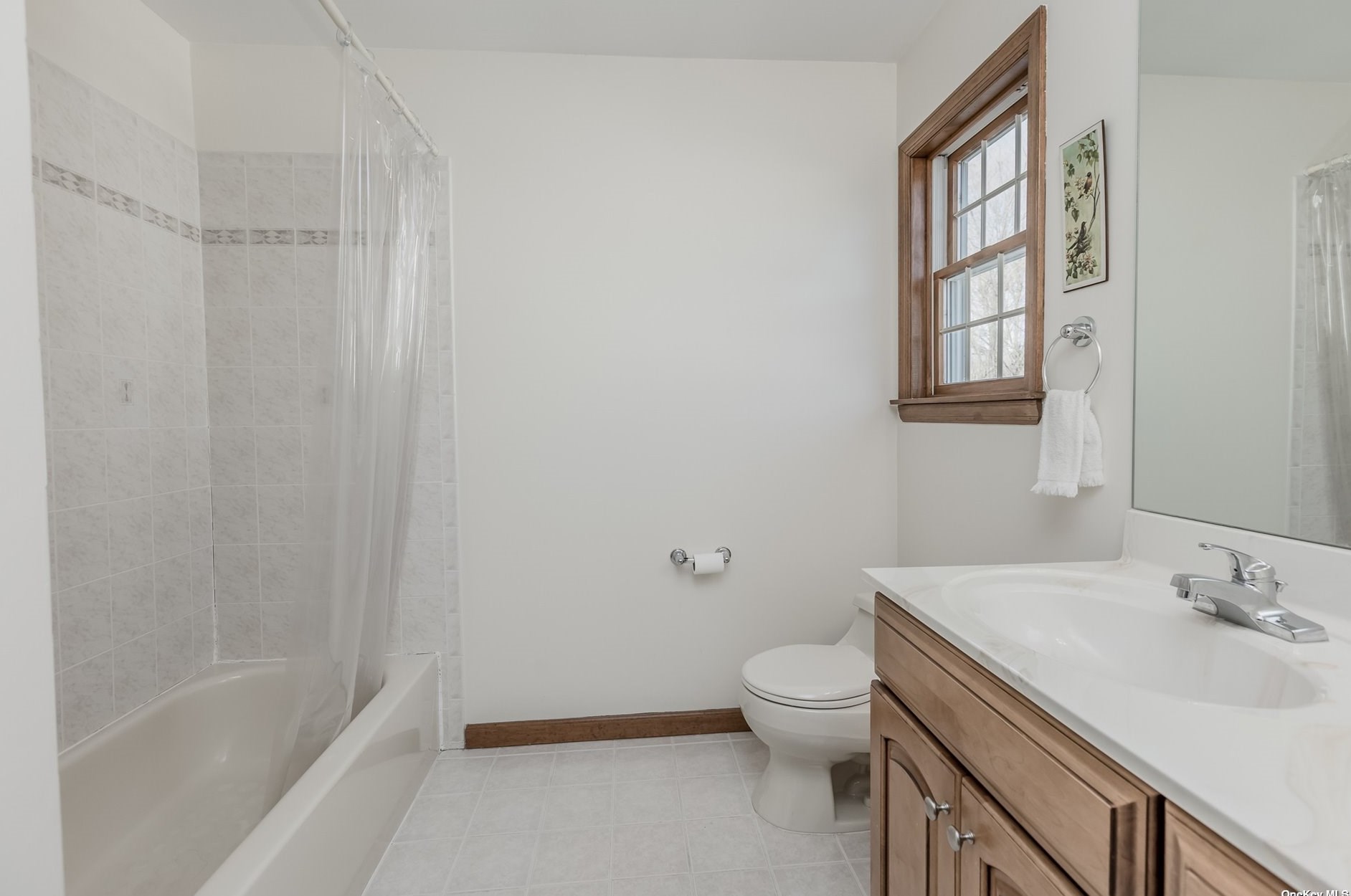 8 Trafalgar Ct, Hunt NY  11743-3989 exterior