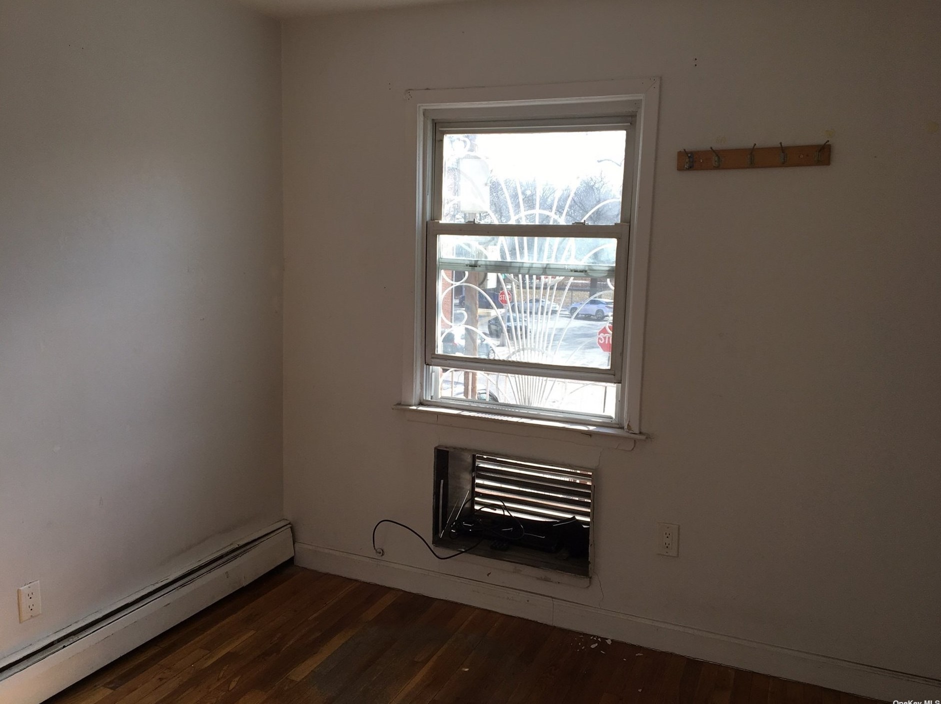 43-07 Dahlia Ave #2nd Fl, Flushing, NY 11355