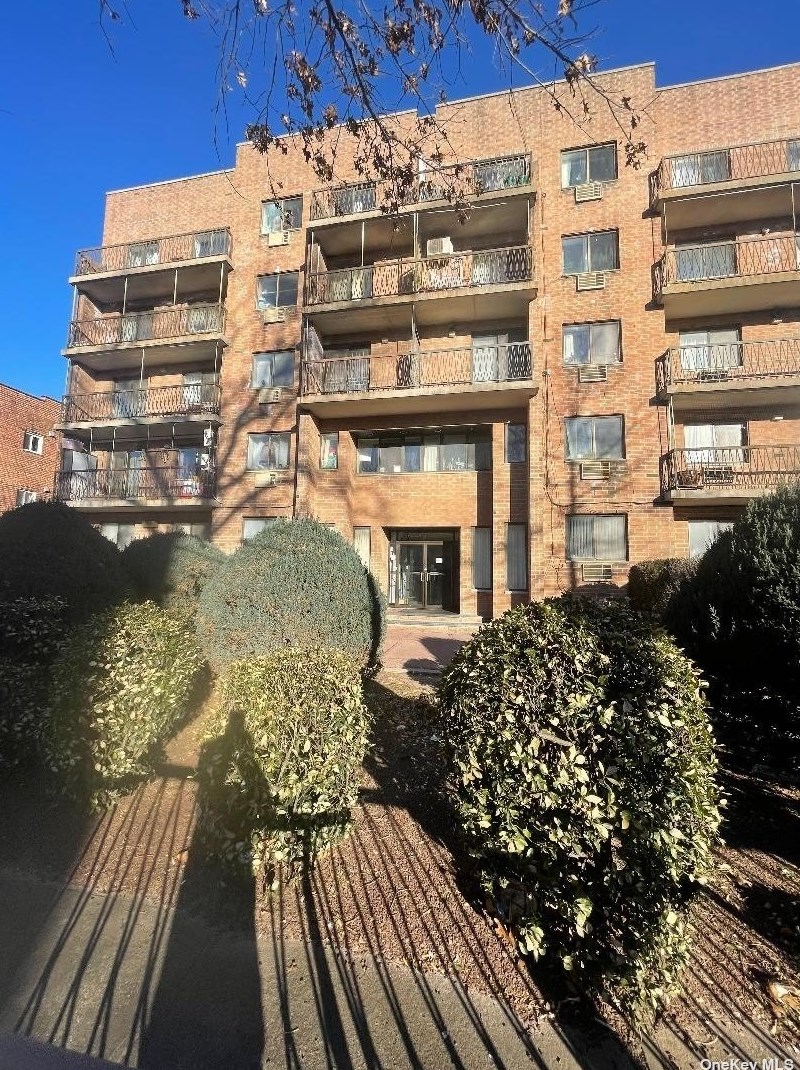 147-45 Barclay Ave #3c, Flushing, NY 11355