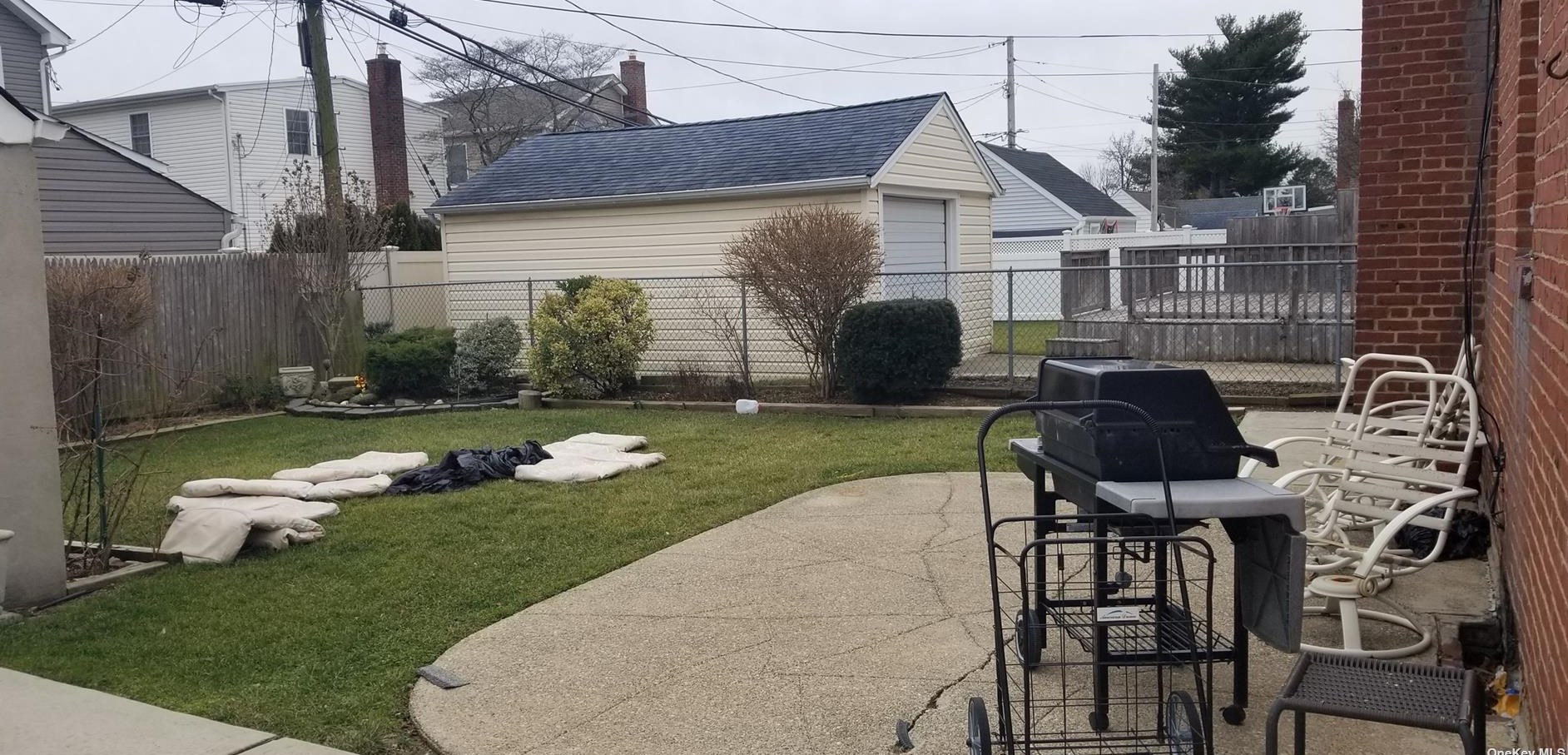 211 Brown St, Garden City, NY 11501
