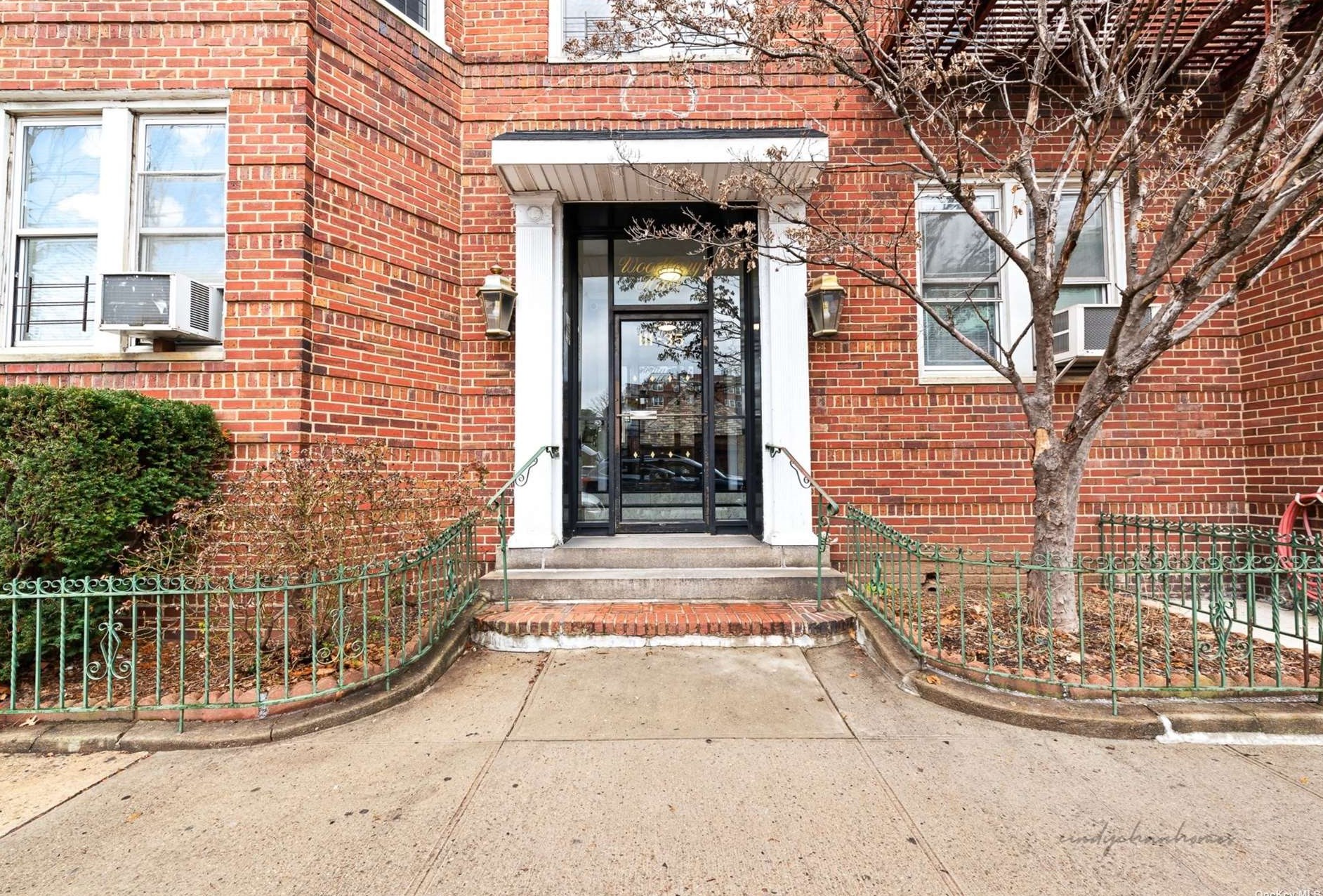 111-35 75th Ave, Flushing NY  11375-6046 exterior