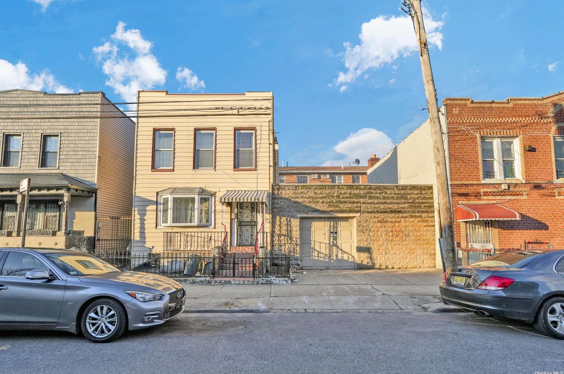 816 Elton St, Brooklyn, NY 11208-5218