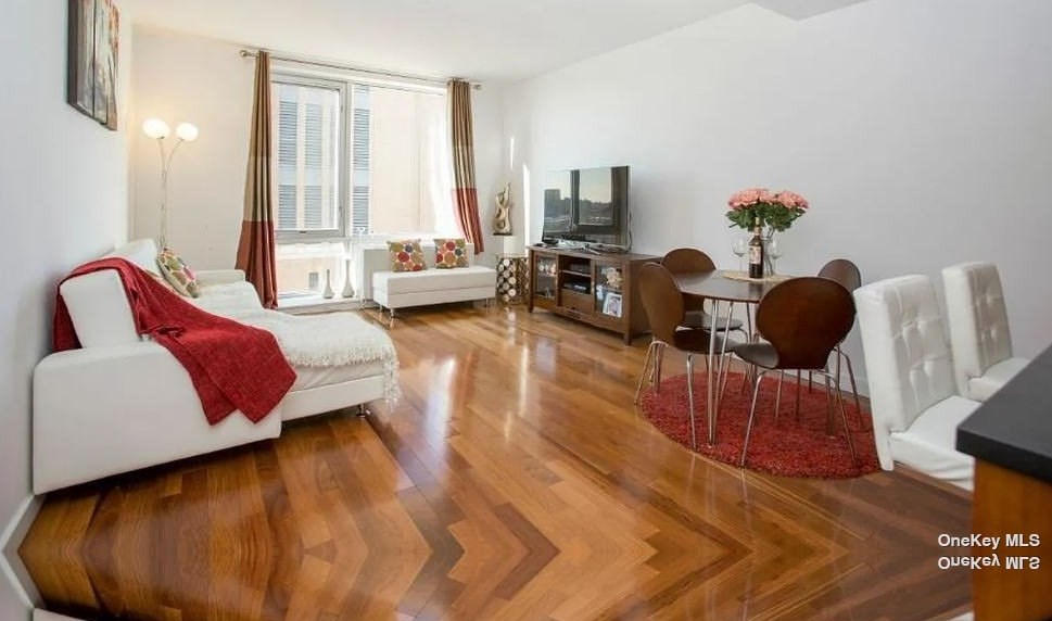 240 51st Ave Apt 4e, Long Island City, NY