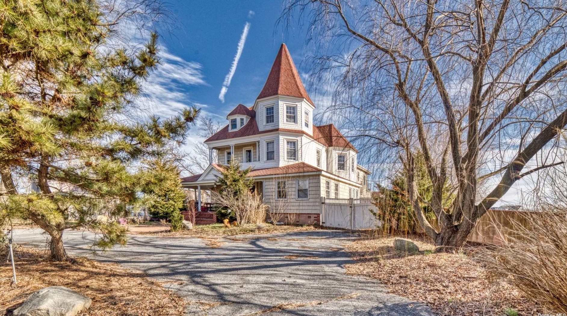 250 Clocks Blvd, East Massapequa, NY 11758-7705