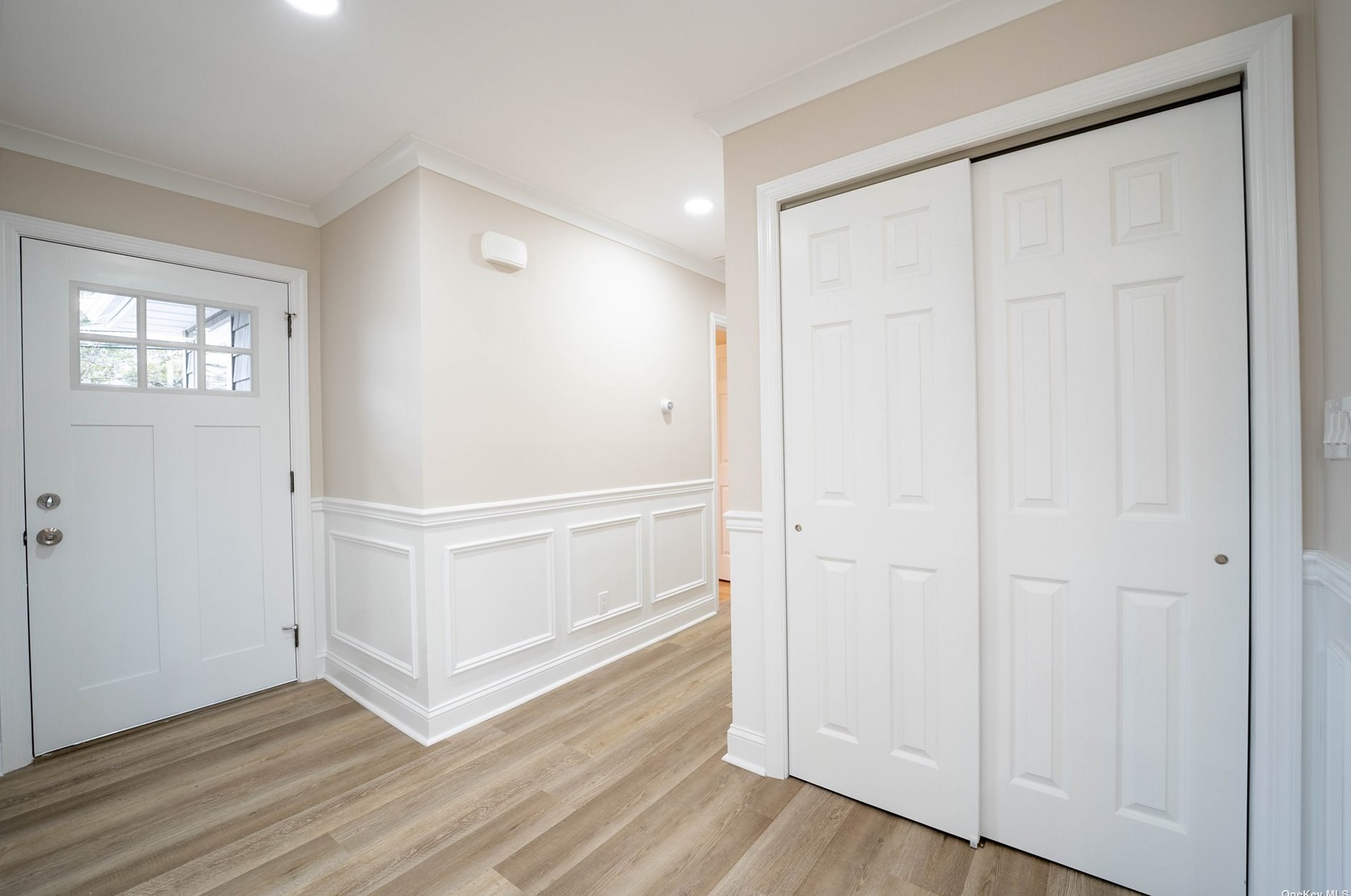 2268 Howes St, North Merrick, NY 11566-2806