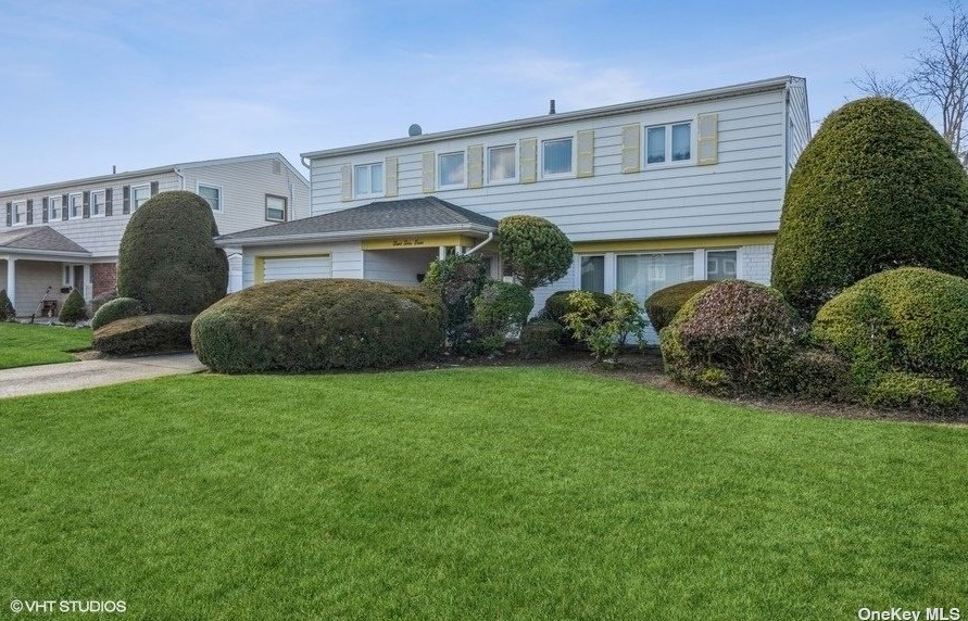 868 Viceroy Rd, North Wantagh, NY 11793