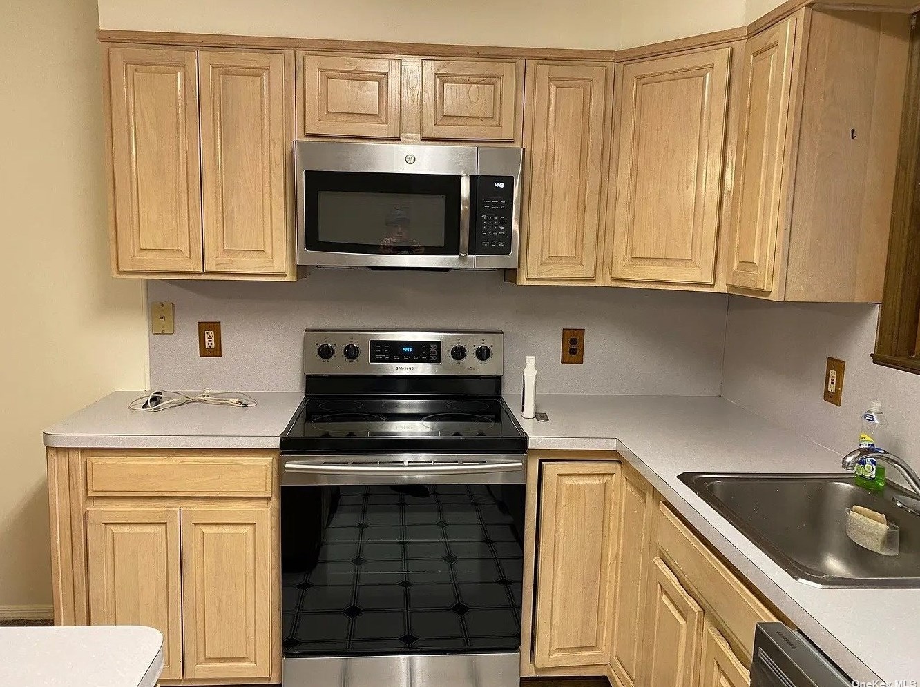 29 Woodhull Rd, Hunt NY  11743-3726 exterior