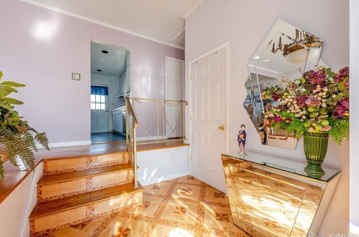 392 Cortland Ave, Rockville Centre, NY 11572-4042