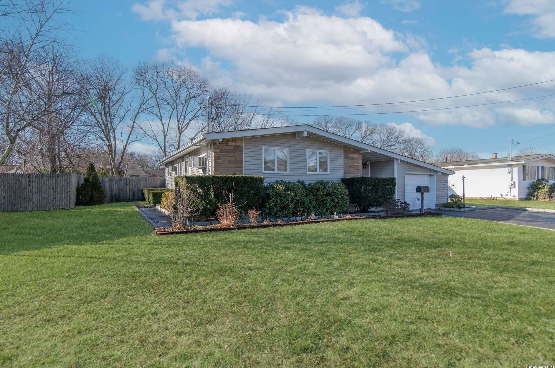 37 Sunset Dr, South Setauket, NY 11720
