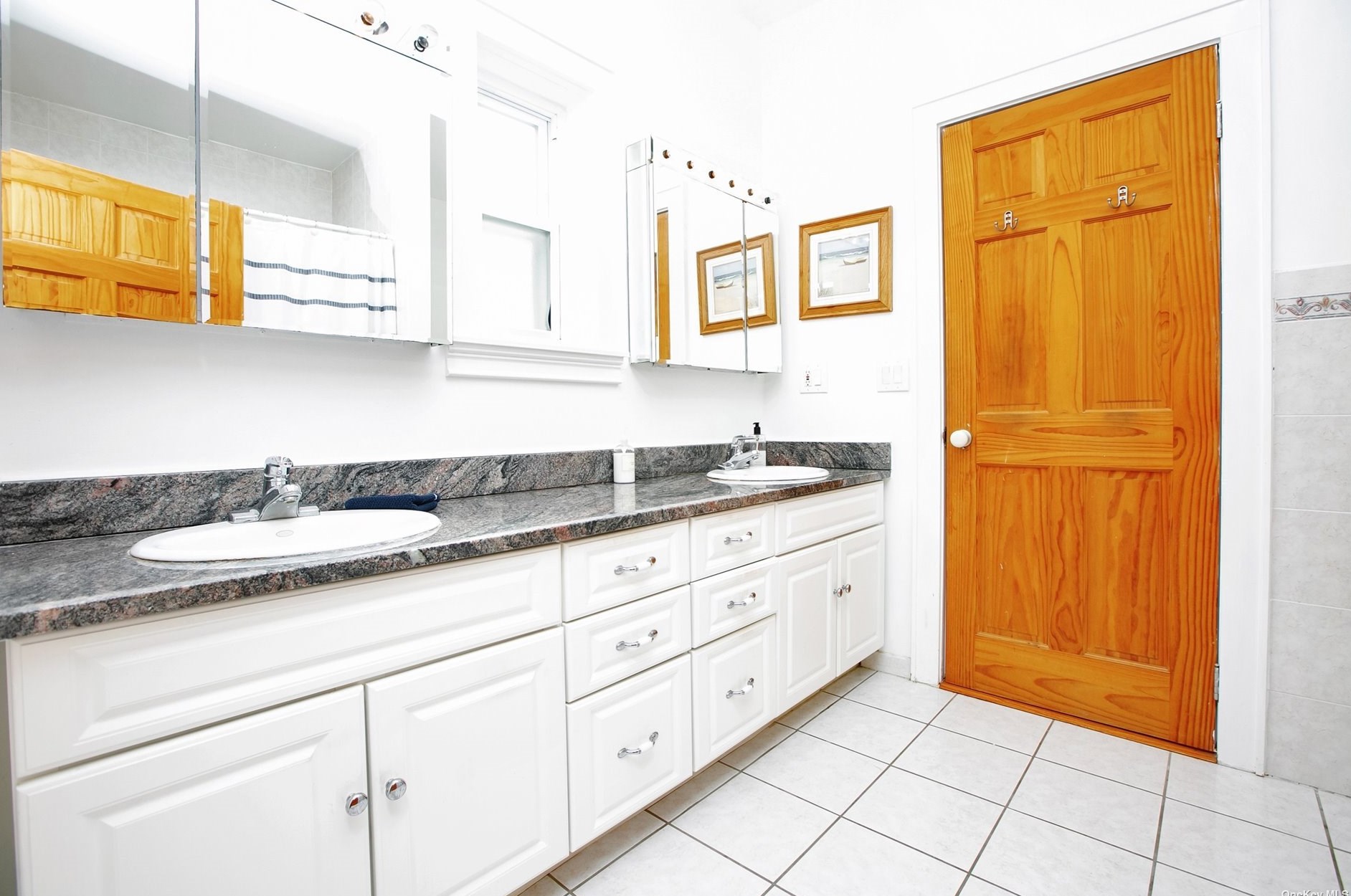 12 Bath St, East Atlantic Beach NY  11561-5007 exterior