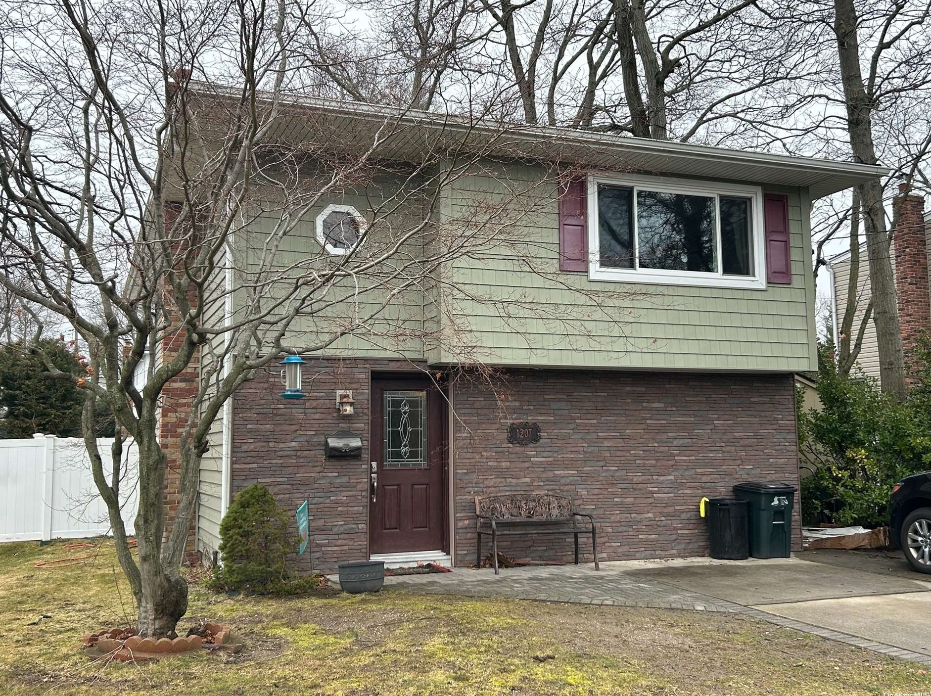 1207 Jefferson Ave, West Islip, NY 11795