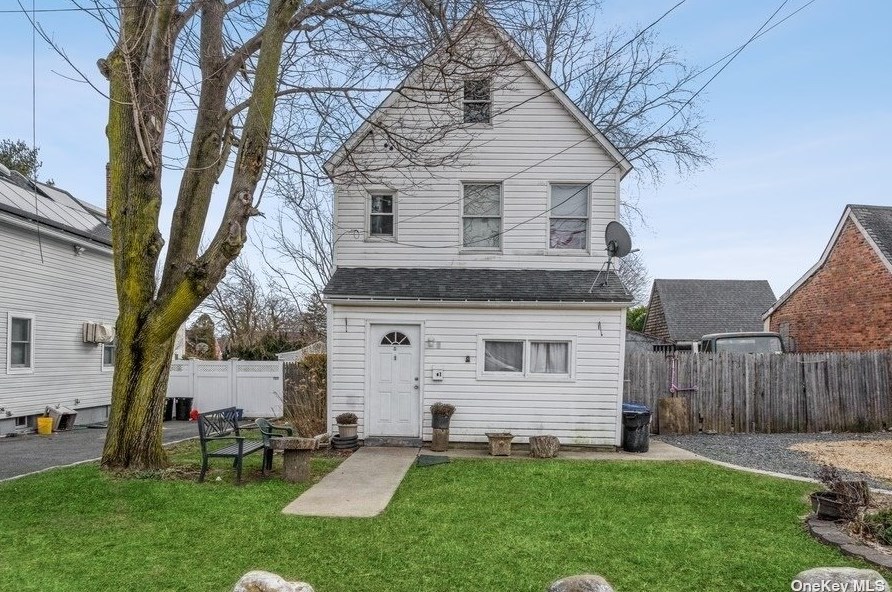 1 E 8th St, Huntington Station, NY 11746