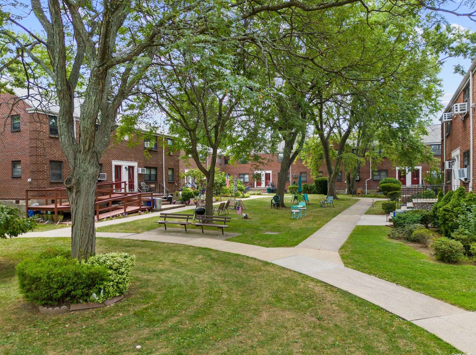 160-24 17th Ave, Flushing, NY 11357-3014