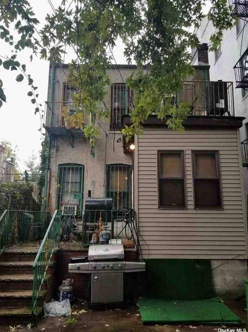 170 Grafton St, Brooklyn NY  11212-4002 exterior