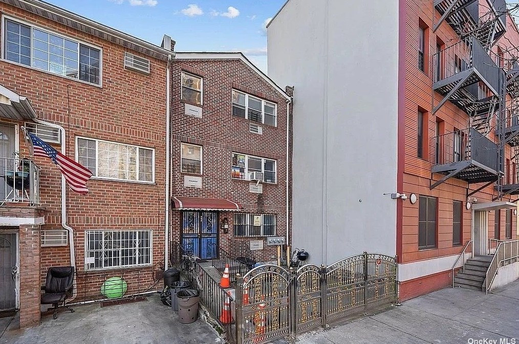 974 Dekalb Ave, Brooklyn, NY 11221