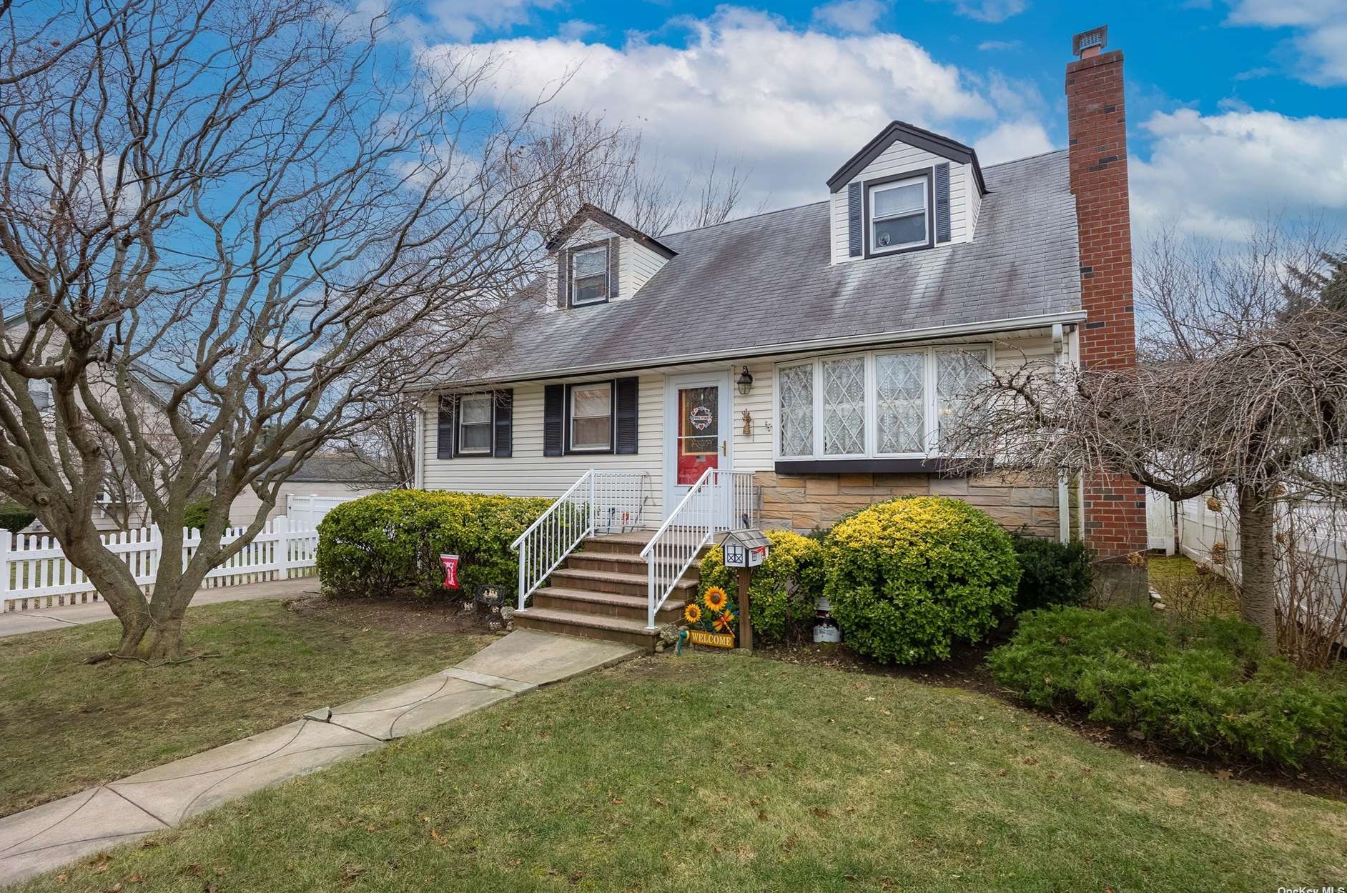 494 Lakeview Ave, Rockville Centre, NY 11570