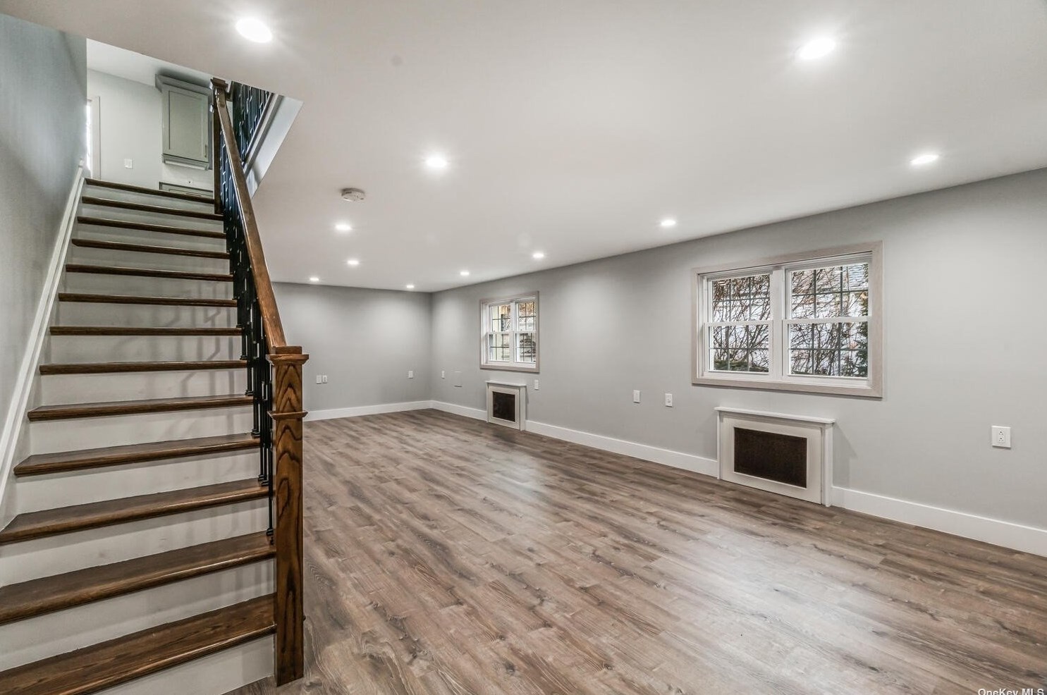 25 Stonelea Pl, New Rochelle, NY 10801