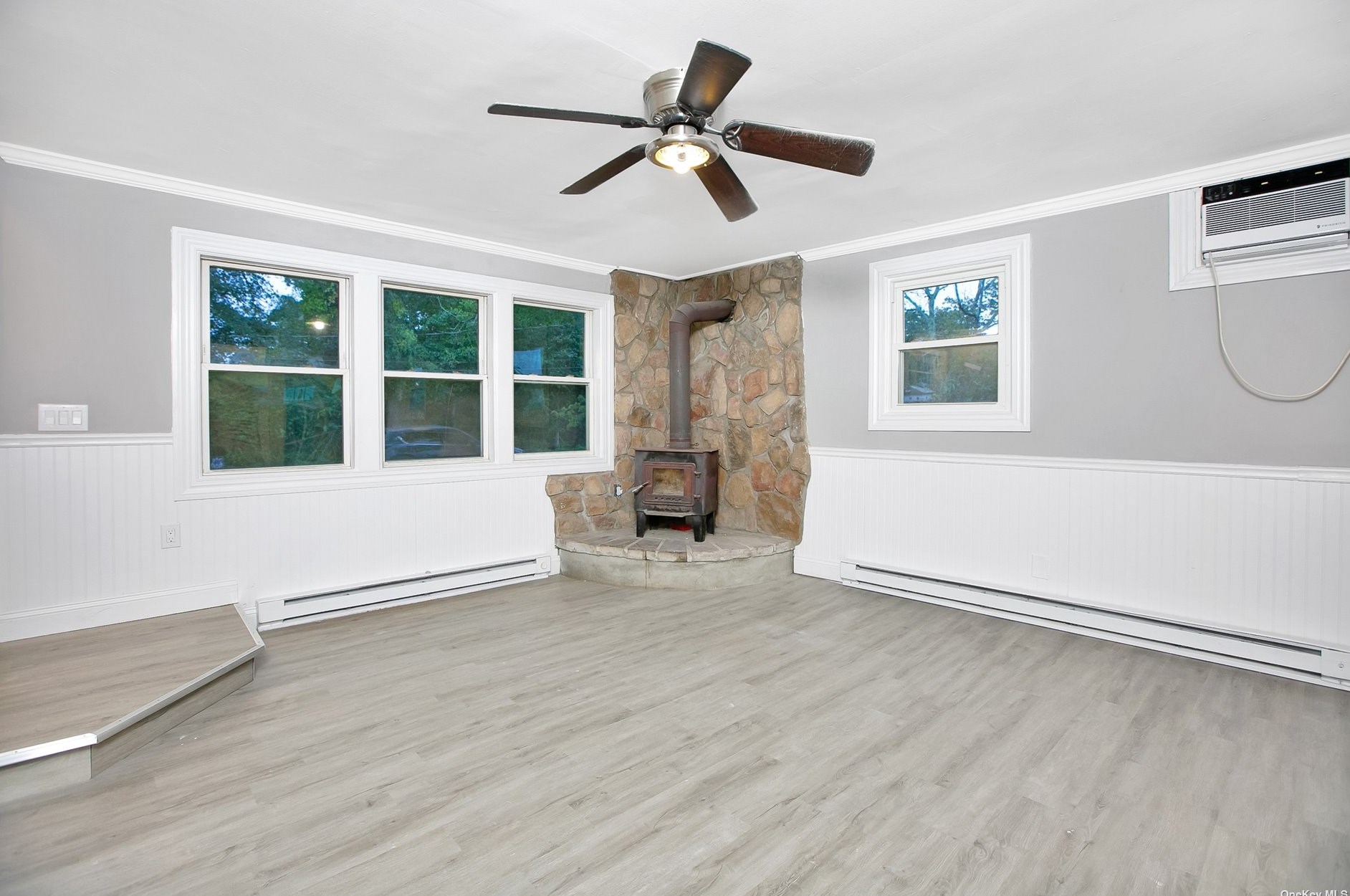 14 Waverly Rd, Smith Point NY 11967-4142 exterior