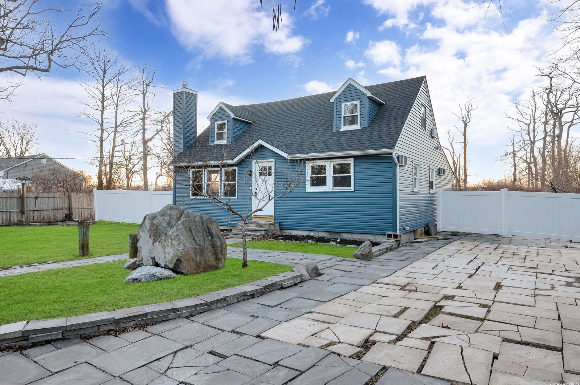 14 Waverly Rd, Smith Point NY 11967-4142 exterior