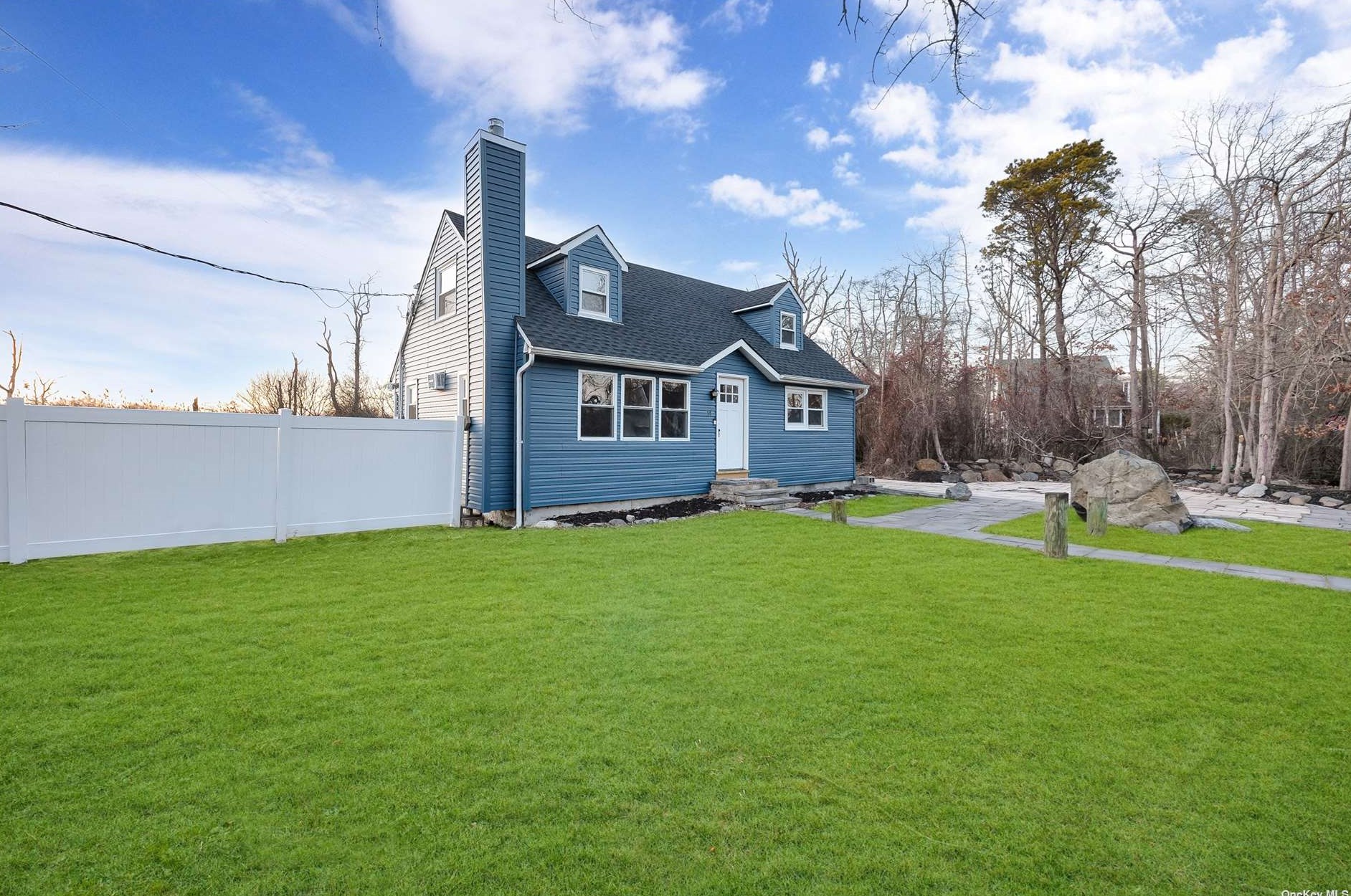 14 Waverly Rd, Smith Point NY 11967-4142 exterior