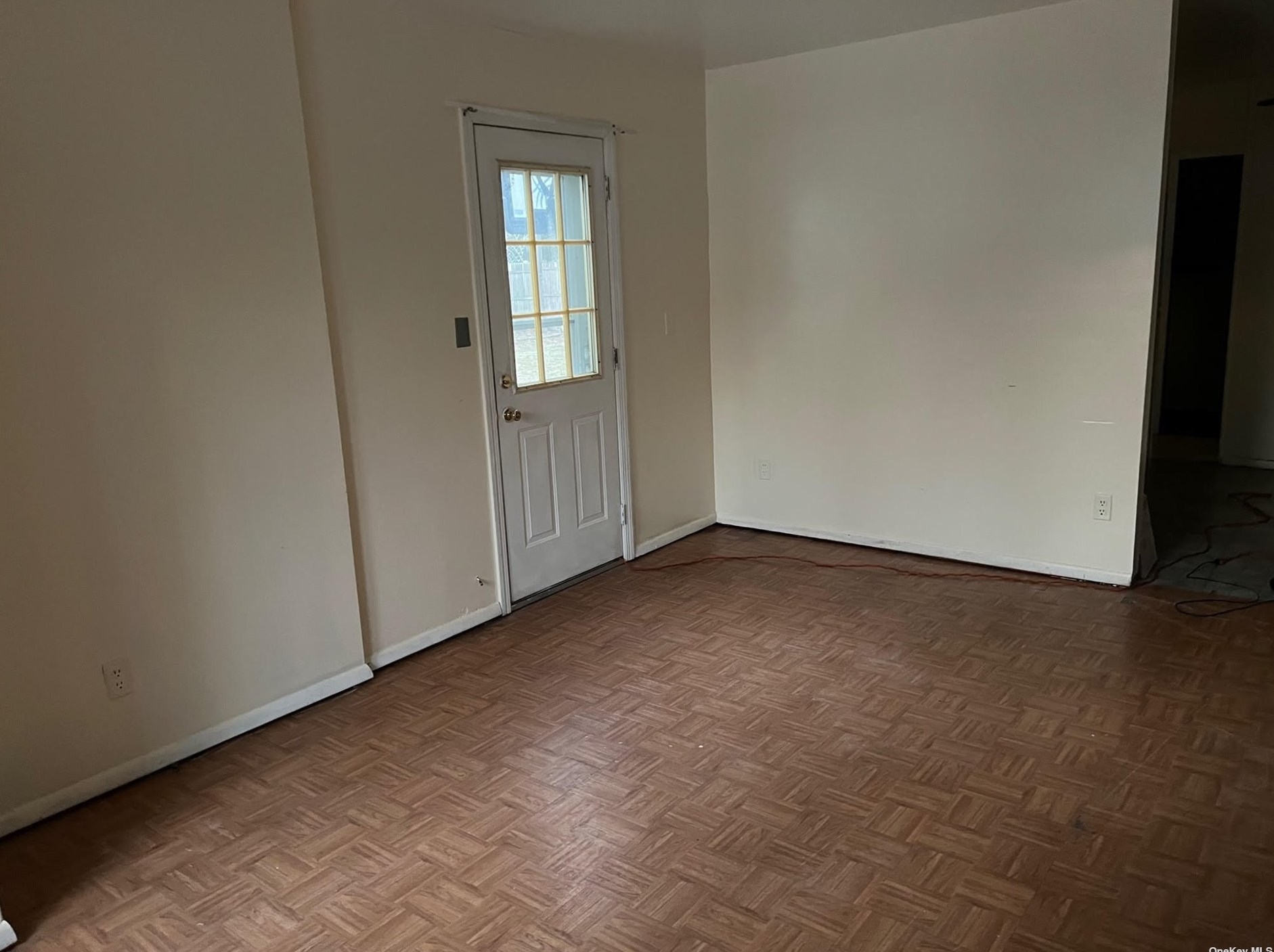 28 Middle Dr, Hunt NY  11743-4511 exterior