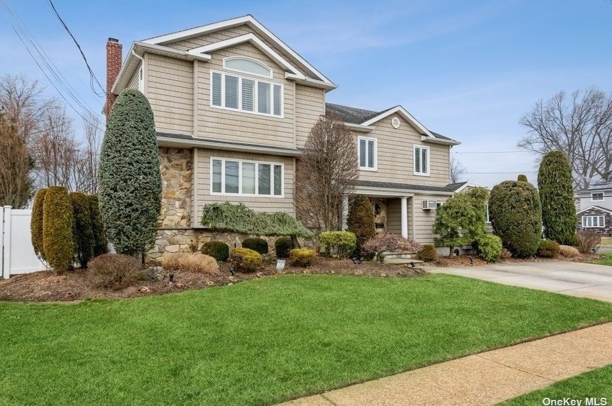 2353 Legion St, North Bellmore, NY 11710