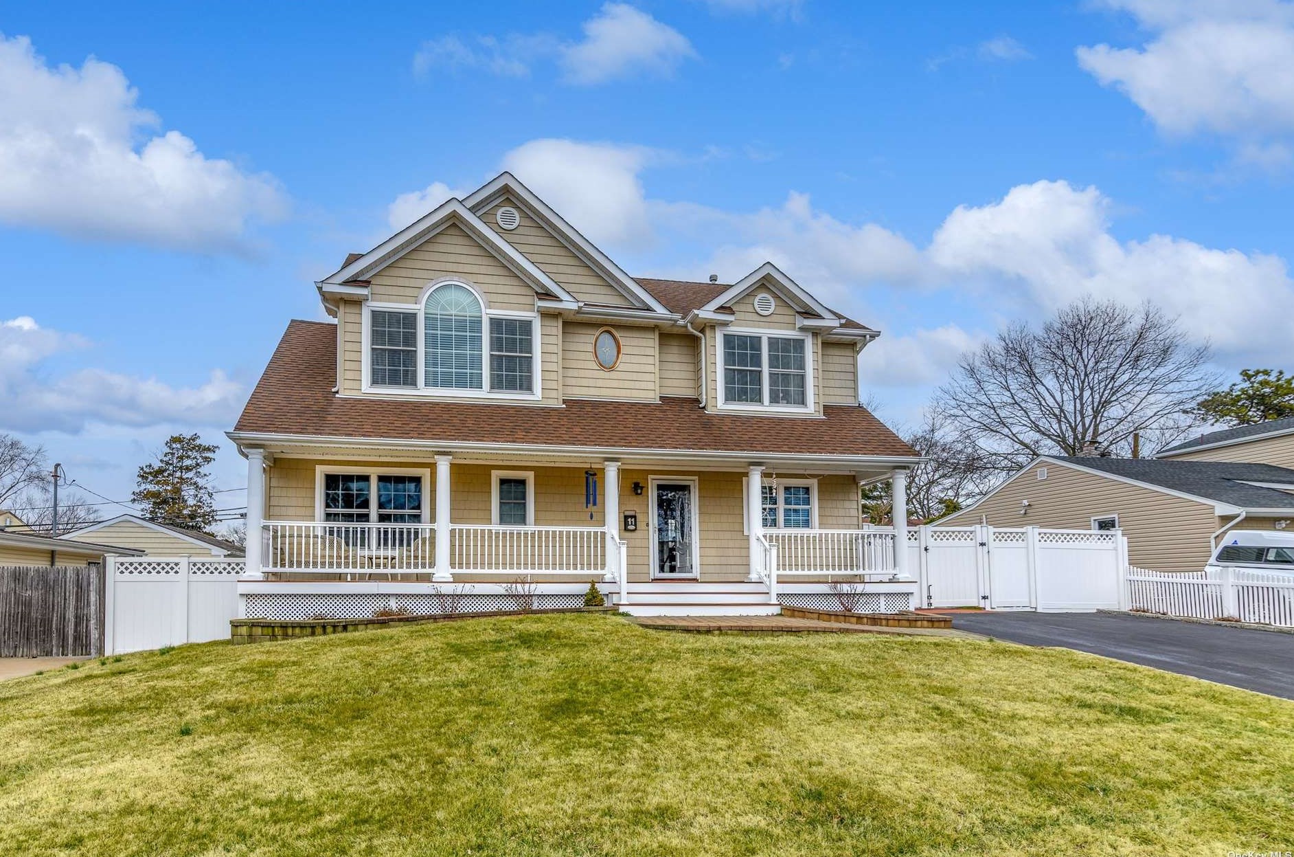 11 Bertram St, Islip Manor, NY 11751